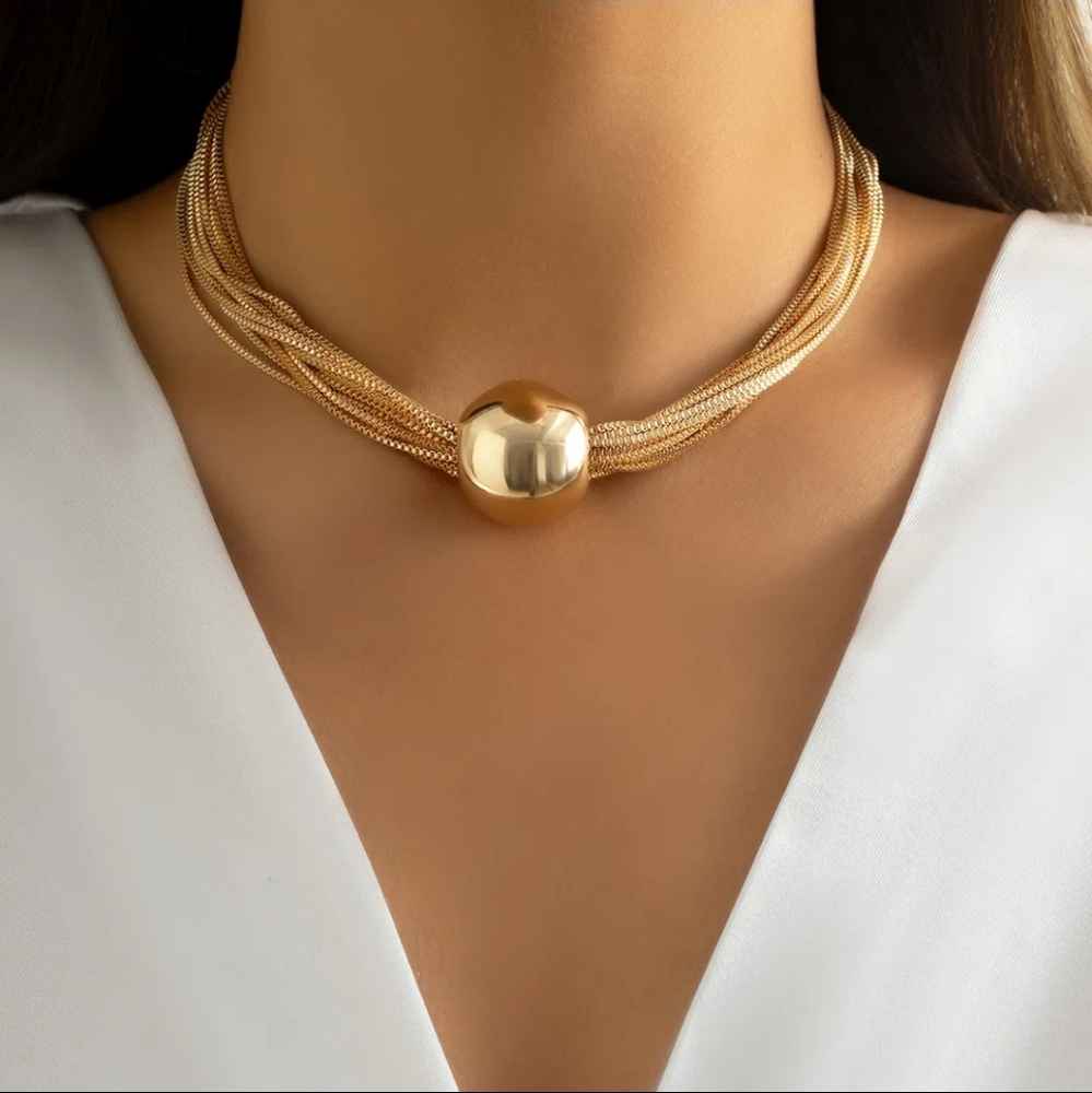 Big Ball Pendant Necklace with Twisted Chain.